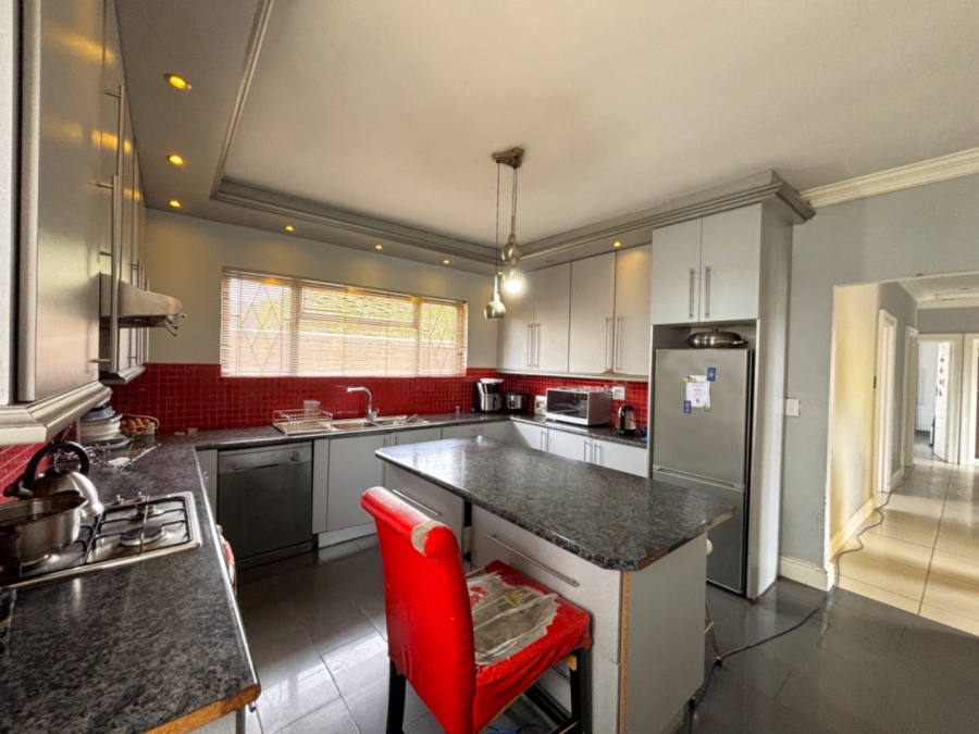 4 Bedroom Property for Sale in Wynberg Western Cape